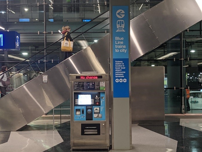 Blue Line Signage at O'Hare_Pole Sign