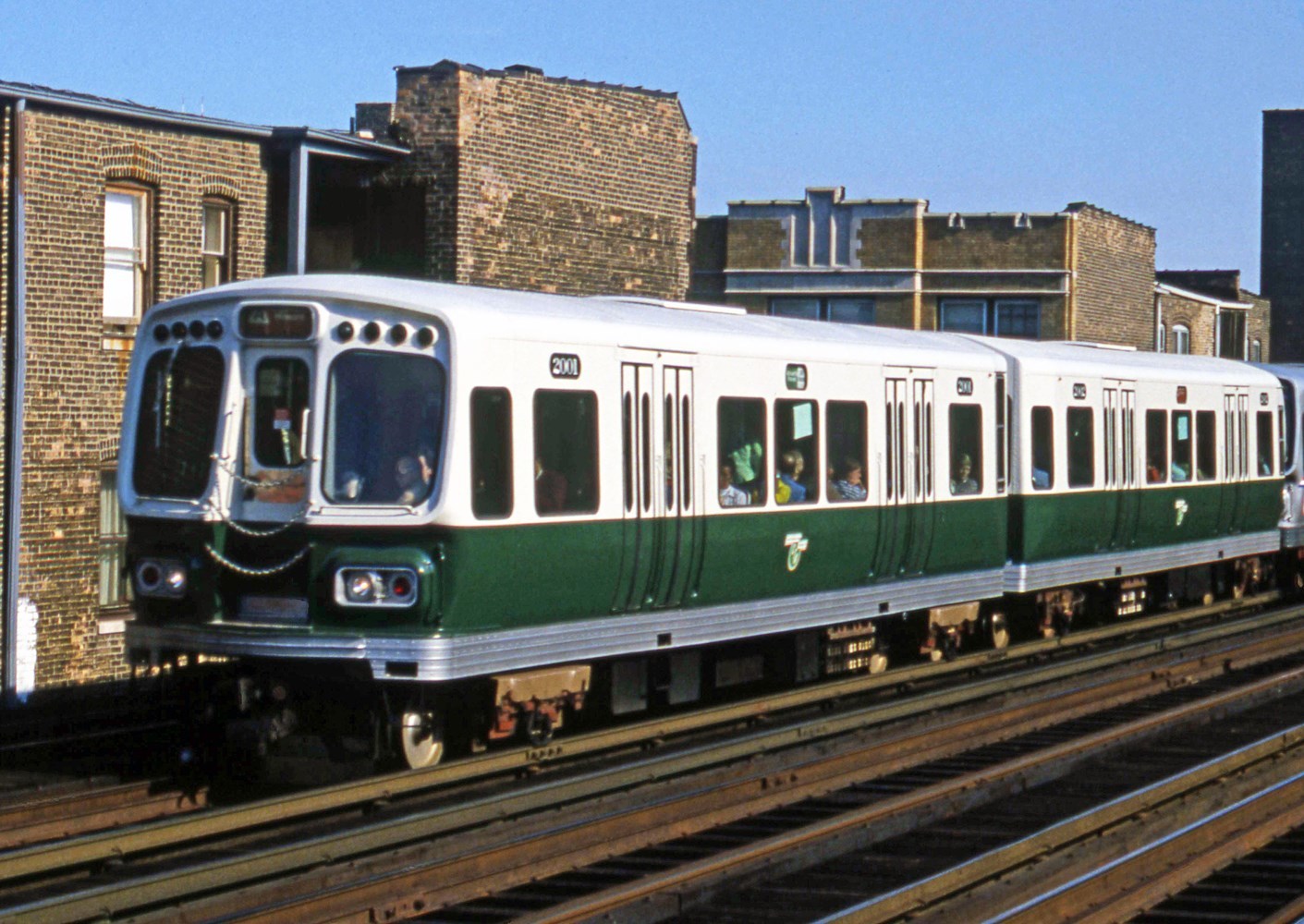 Image of original 2000-Series railcars, courtesy of Louis Gerard