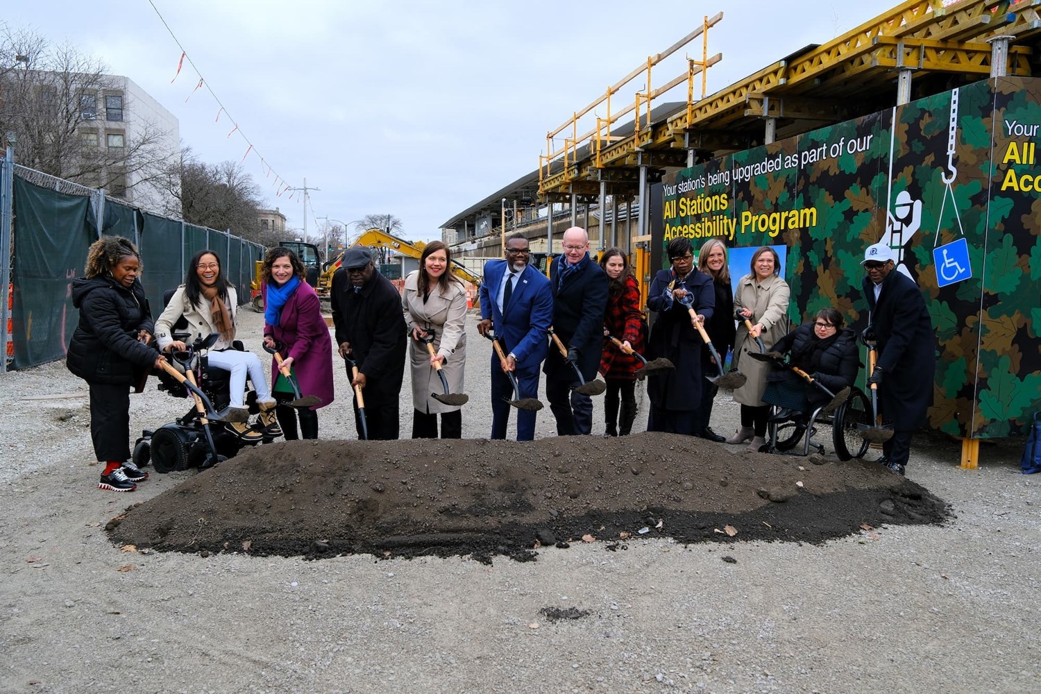 Groundbreaking photo including many dignitaries including Acting President Nora Leerhsen and Mayor Brandon Johson.