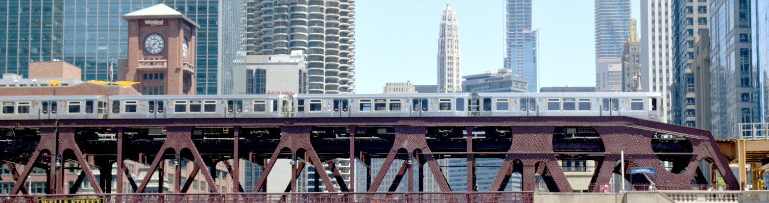 Train on Wells Street bridge