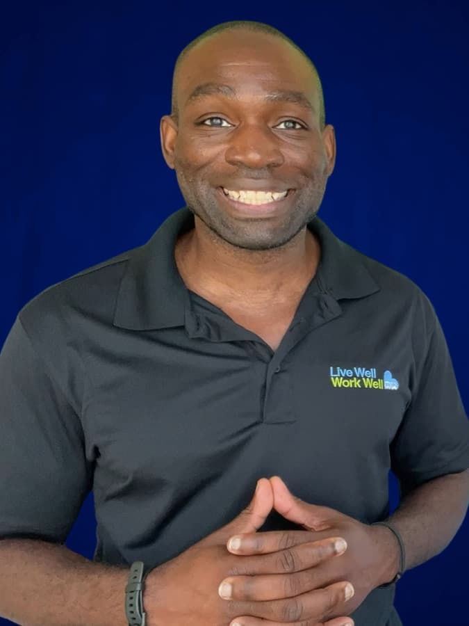 Travis Udeza headshot