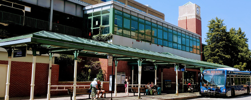 CTA and Pace Connecting at Davis in Evanston, IL