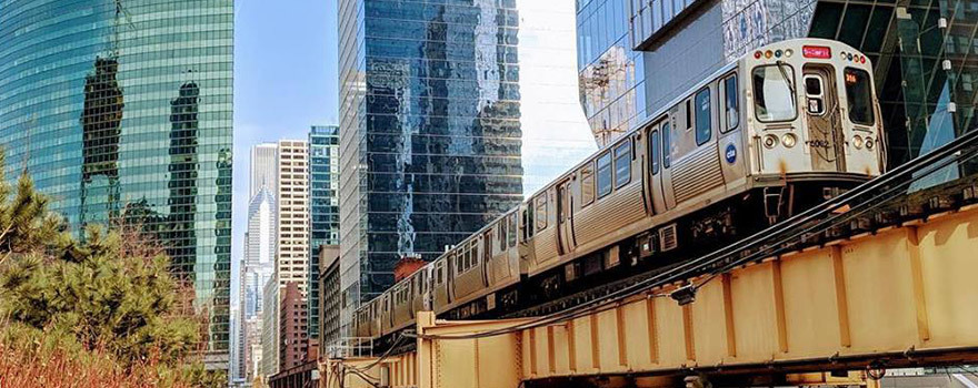 A Pink Line train downtown on the Lake St 'L' after crossing the river