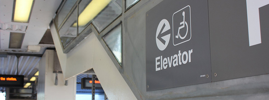 Sign to elevator
